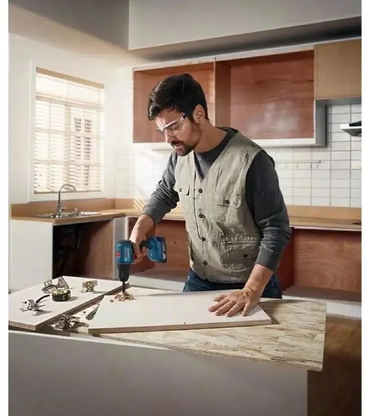 Дрель-шуруповерт Bosch GSR 185-LI, 18 В, 2 Ач, 50 Нм, бесщеточный