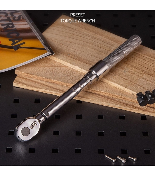 Динамометрический ключ предельный Deli DL17005010-50Нм, 3/8';, головка Cr-Mo, 72 зуба, точность +/- 3%, противоскользящая рукоятка, кейс