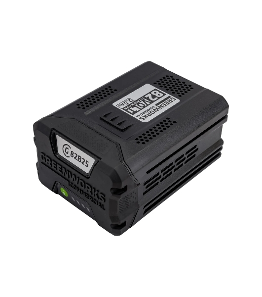 Аккумулятор GreenWorks G82B2, 82V, 2,5 А.ч (2914907) - это литий ионная (Li-ion) батарея, силой тока 2,5 ампер/час и выполненная по самым передовым технологиям. Применяется в линейке всех устройств Greenworks 82V Commercial. Аккумулятор состоит из ячеек производства японской компании LG. Ячейки этого производителя обладают самыми высокими показателями по емкости и выдаваемому напряжению, и относятся к классу A++. Батарея снабжена специальной платой управления, благодаря которой ячейки заряжаются и разряжаются равномерно и одновременно, что значительно продлевает срок жизни аккумулятора (среднее время 7 лет), а также отсутствует эффект потери мощности инструмента при разряде. Для надежной работы аккумулятор снабжен чипом, который защищает его от перезаряда, перегрева и глубокого разряда.Благодаря высокотехнологичным ячейкам, плате управления и защитному чипу, аккумулятор обладает долгим сроком службы - до 2000 циклов заряда-разряда. Корпус - ударопрочный