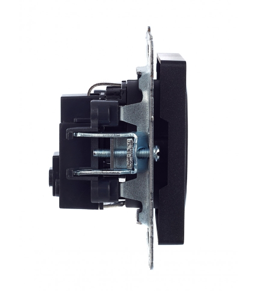 Розетка 1-местная IEK BRITE РС14-1-0-БрЧ (BR-R14-16-K02) с заземлением, с защитными шторками, 16А, черный