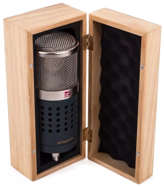 Микрофон конденсаторный sE Electronics [GEMINI II] двухламповый, 20 Гц - 20 кГц, кардиоида, в комплекте: держатель 'паук', блок питания со шнуром, микрофонный кабель, металлический и деревянный кейсы.