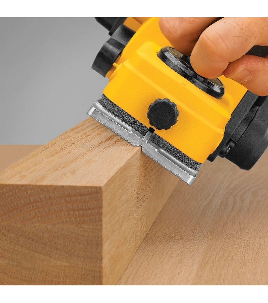Рубанок электрический DeWalt D26676-IN 550 Вт. 82 мм. D26676