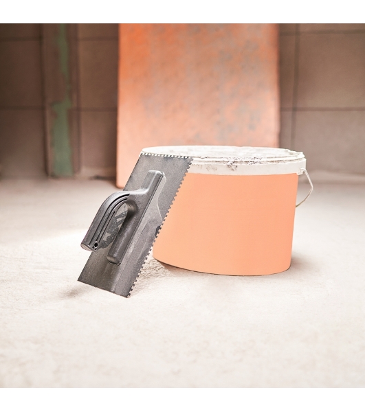Гладилка нержавеющая Rexant 130х270 мм, зуб 4х4 мм, пластиковая ручка