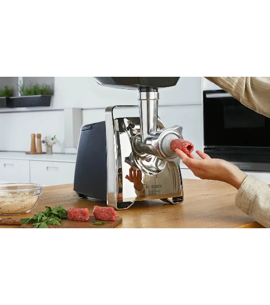 Мясорубка электрическая Bosch MFW67440 черный, 2000 Вт, 3.5 кг/мин, реверс, защита от перегрузки, насадки - 4