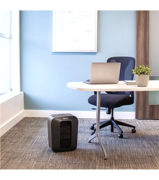 Шредер Fellowes PowerShred LX50 черный (секр.P-4)/перекрестный/9лист./17лтр./скрепки/скобы/пл.карты