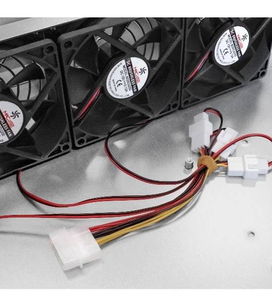 Серверный корпус ExeGate Pro EX293177RUS 2U550-HS08 RM 19', высота 2U, глубина 550, БП 1U-1000ADS, 8xHotSwap, USB