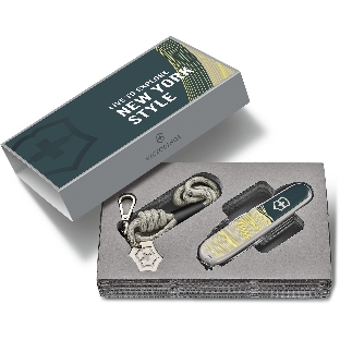 Нож перочинный Victorinox Companion New York Style (1.3909.E223) 91мм 16функц. зеленый с чехлом подар.коробка