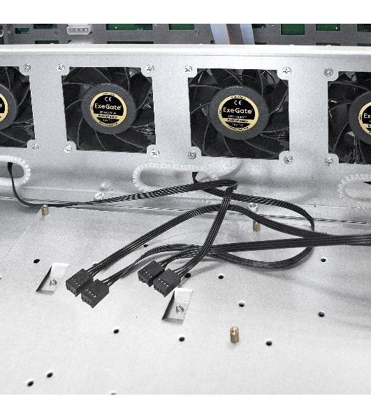Серверный корпус ExeGate Pro 3U660-HS16 (RM 19', высота 3U, глубина 660, без БП, 16xHotSwap, USB)