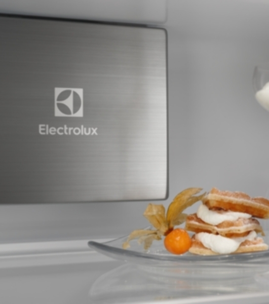 Встраиваемый холодильник Electrolux ENP7TD75S, комбинированный No Frost, Размеры ВxШxГ [мм]: 1884x696x549, сенсорное управление с символьным дисплеем, Динамическая система охлаждения в холодильной камере, система охлаждения в морозильной камере - No Frost, крепление дверцы на направляющих, A++ класс энергопотребления, Большой ящик на телескопических направляющих, MultiSpace, Flexi shelf, Инверторный компрессор