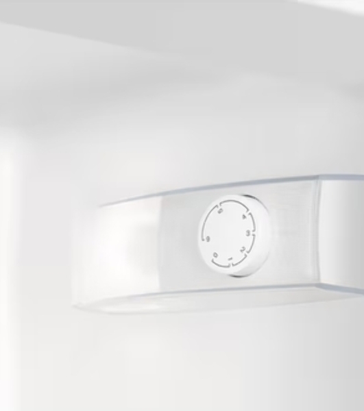 Встраиваемый холодильник Electrolux LRB3AE12S, механическое управление, полезный объем: 208 л, перенавешиваемые двери, 54.8x54.9x121.8 см, белый