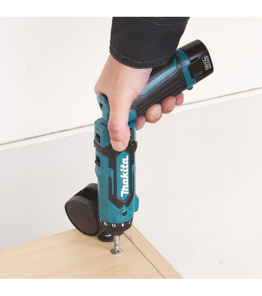 Отвертка аккумуляторная Makita DF012DSE