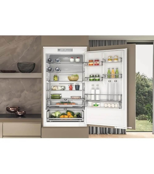 Холодильник встраиваемый Whirlpool WHSP70T241P 70 см, 193.5х54.3х69 см, 295/95 л, инверторный компрессор, автоматическая разморозка, зона свежести влажная, сенсорное управление, технология 6 SMYSL FreshControl, MultiFlow, FreezeControl, перенавешиваемые дверцы, скользящие направляющие, Италия